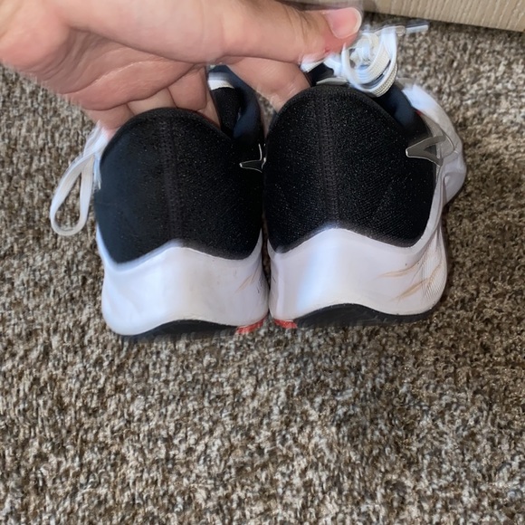 White Nike Air Zoom Pegasus 38 - Picture 5 of 7